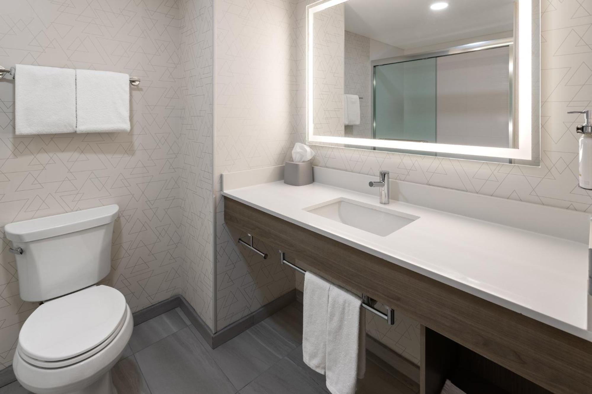 Holiday Inn Express Hotel & Suites Freeport, An Ihg Hotel Екстер'єр фото