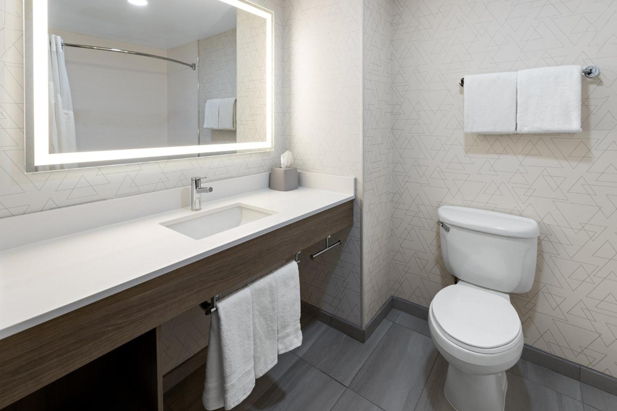 Holiday Inn Express Hotel & Suites Freeport By Ihg Екстер'єр фото